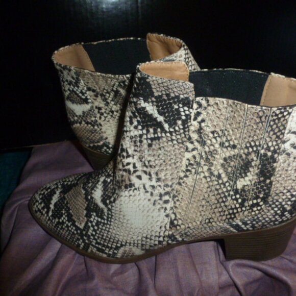 Maurices Faux Snakeskin Ankle Boots – Size 10 - Picture 6 of 11
